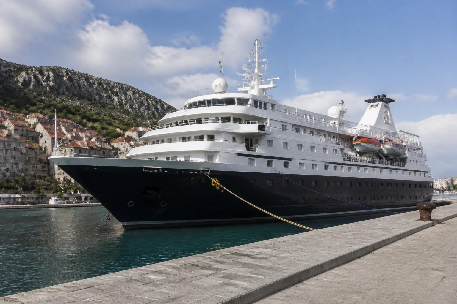 Cruise ship size example